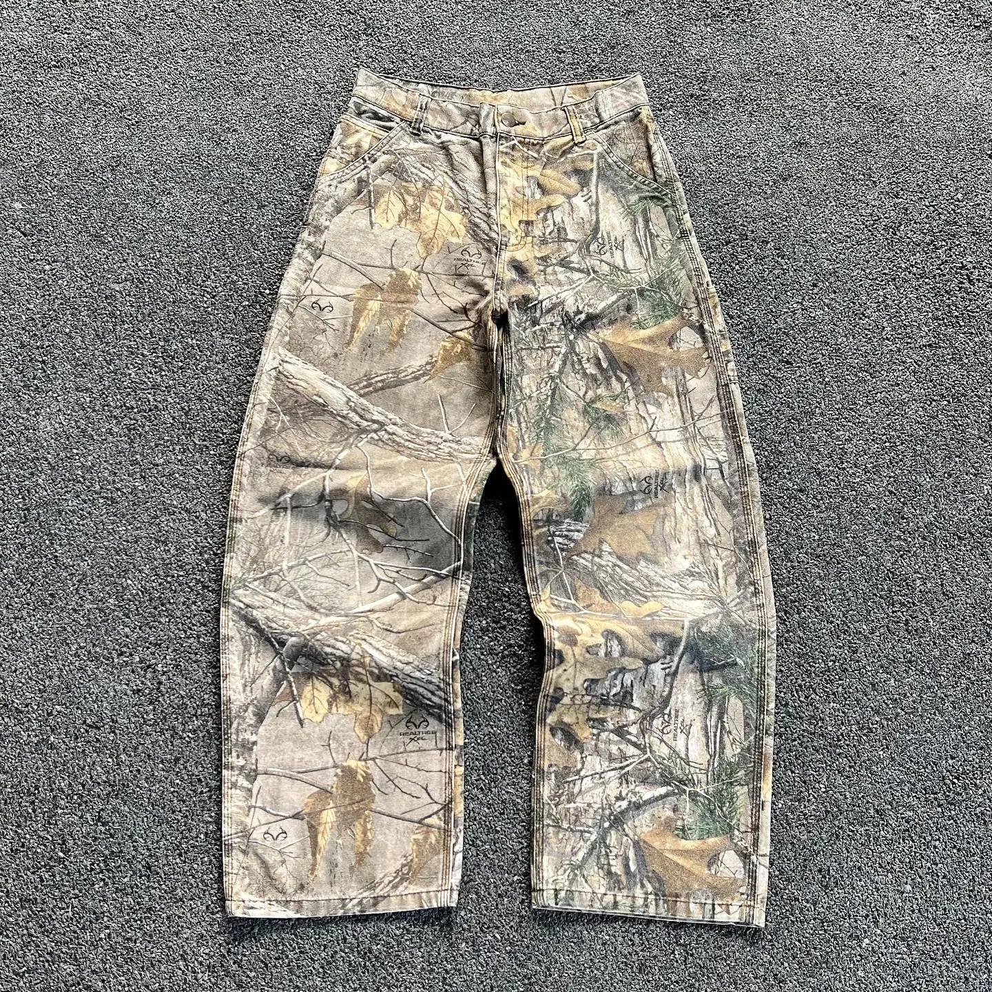 Low-Waist Wide-Leg Camo Baggy Jeans