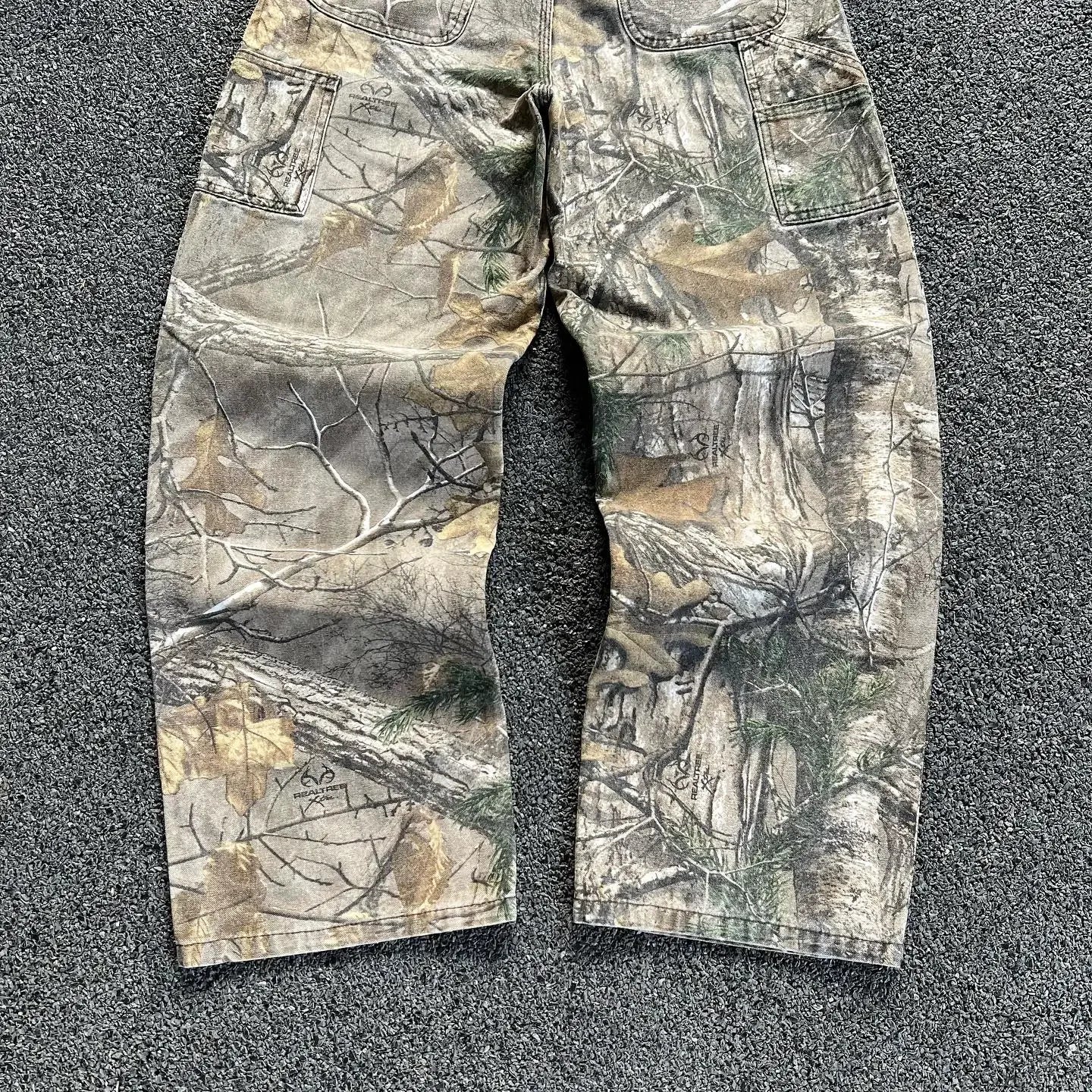 Low-Waist Wide-Leg Camo Baggy Jeans